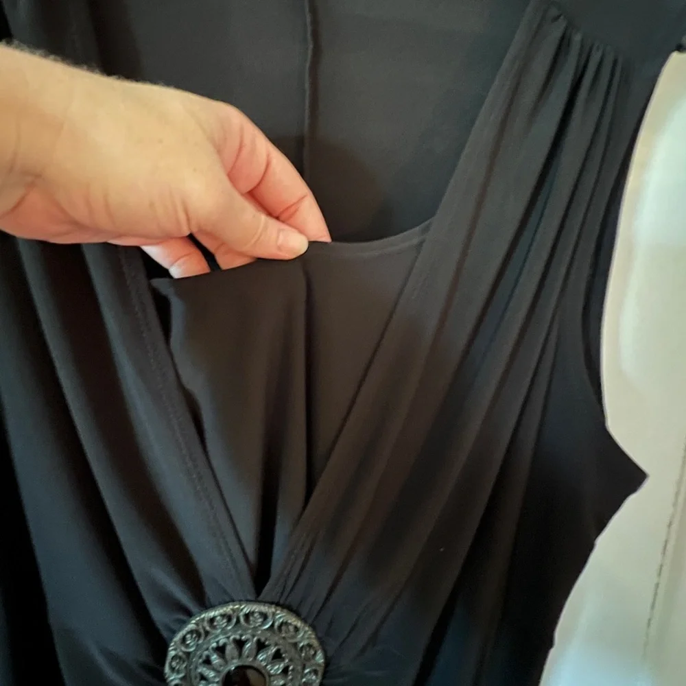🤩 $5 SALE! 🤩 Elementz “2-Fer Twinset” sleeveless black medallion dress - Picture 5 of 8